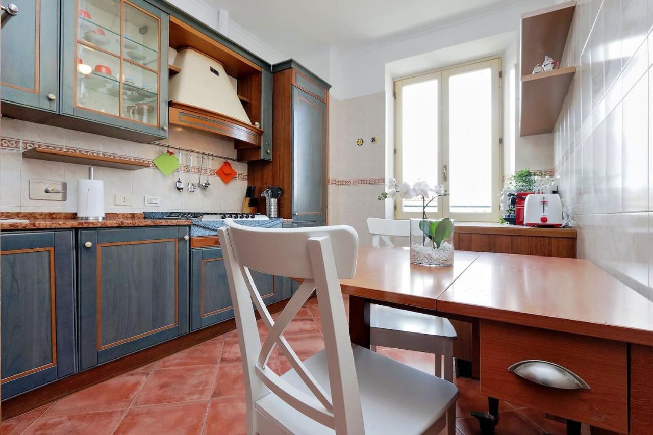 Colosseo Sunset Apartment Рим Екстериор снимка